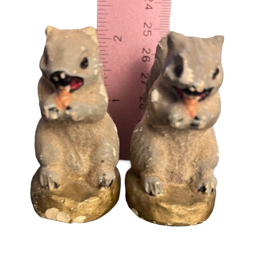 Vintage Painted Chalkware Gray Squirrel Miniature Figurines Pair Eating Nuts 2” - Picture 8 of 8